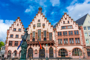 Frankfurts schönste Bauten – Römer Outside oder die sprechenden Fassaden des Frankfurter Rathauses
