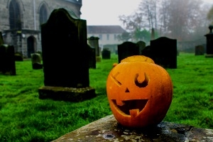 Achtung: Halloween-Spezial - Taschenlampen-Führung über den Hauptfriedhof