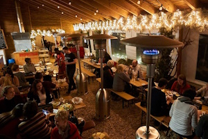 Familien-Apfel-Raclette mit Fackelwanderung – Winterspaß für die ganze Familie